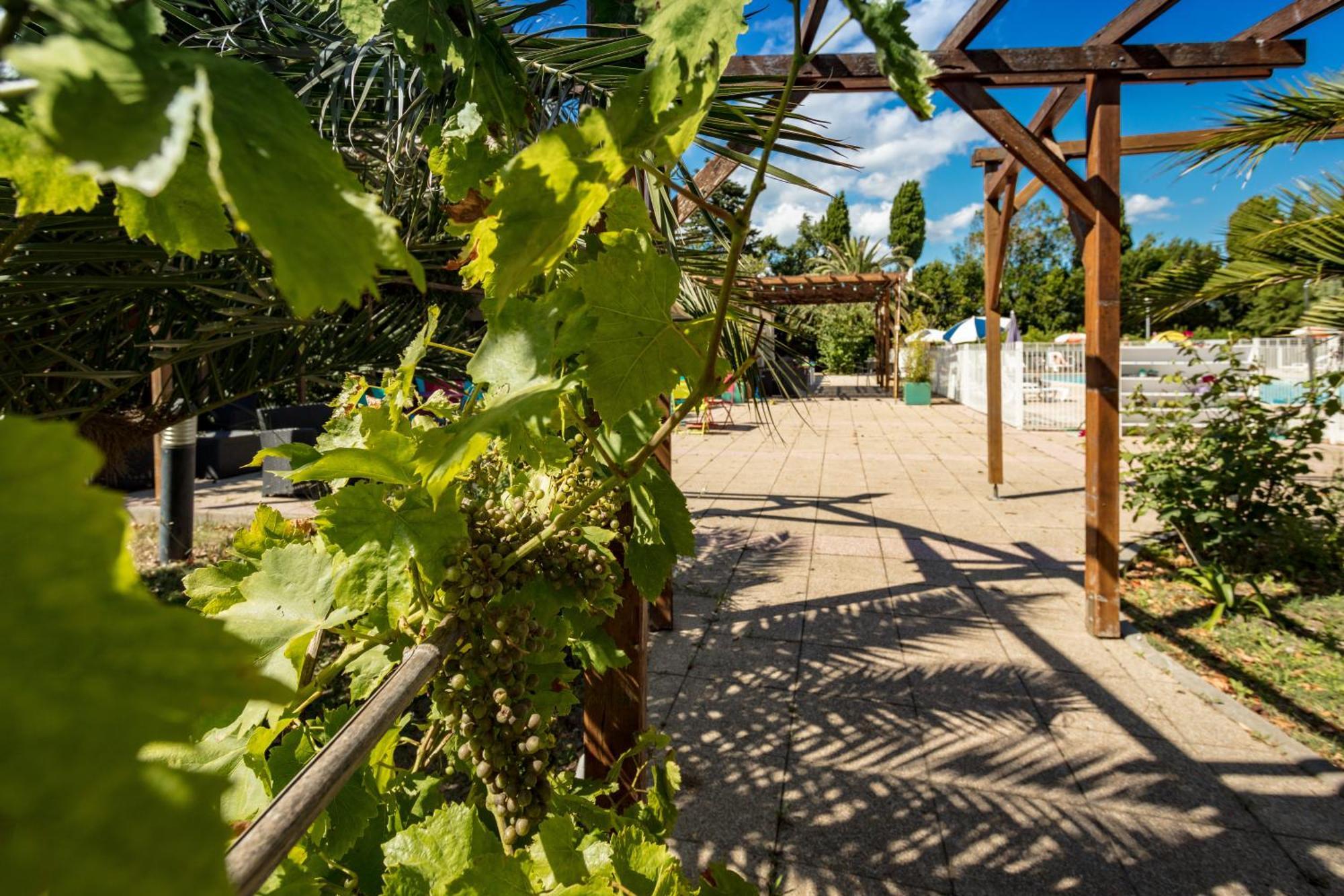 Отель Vvf Sigean Port-La-Nouvelle Corbieres Экстерьер фото